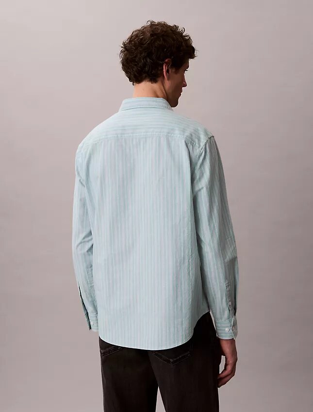 Chemise slim décontractée à rayures et boutons Chemise slim décontractée à rayures et boutons