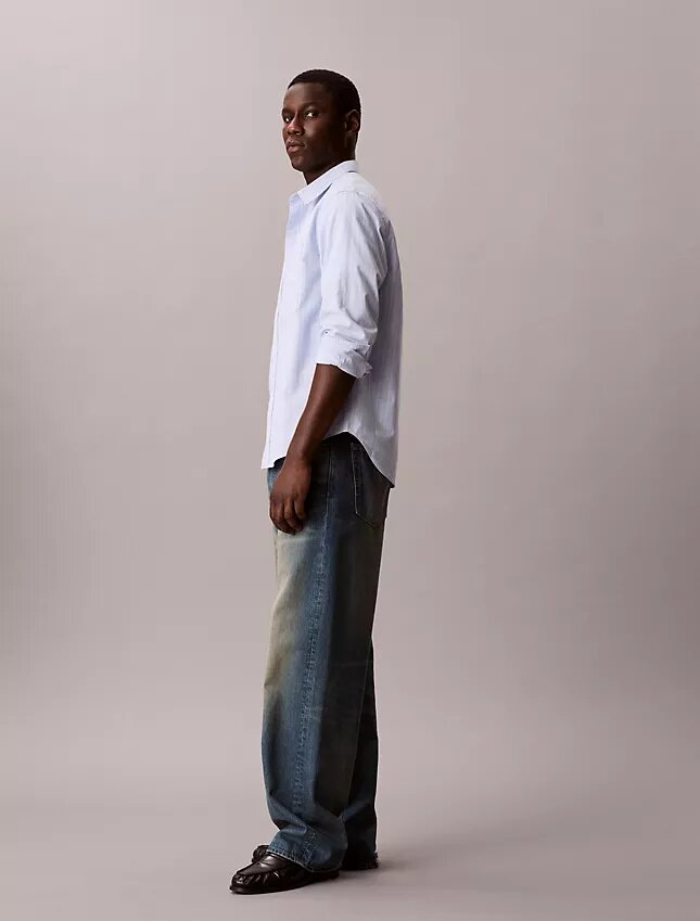 Chemise slim décontractée à rayures et boutons Chemise slim décontractée à rayures et boutons