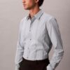 Chemise slim en Supima stretch à rayures teintes dans la masse Chemise slim en Supima stretch à rayures teintes dans la masse