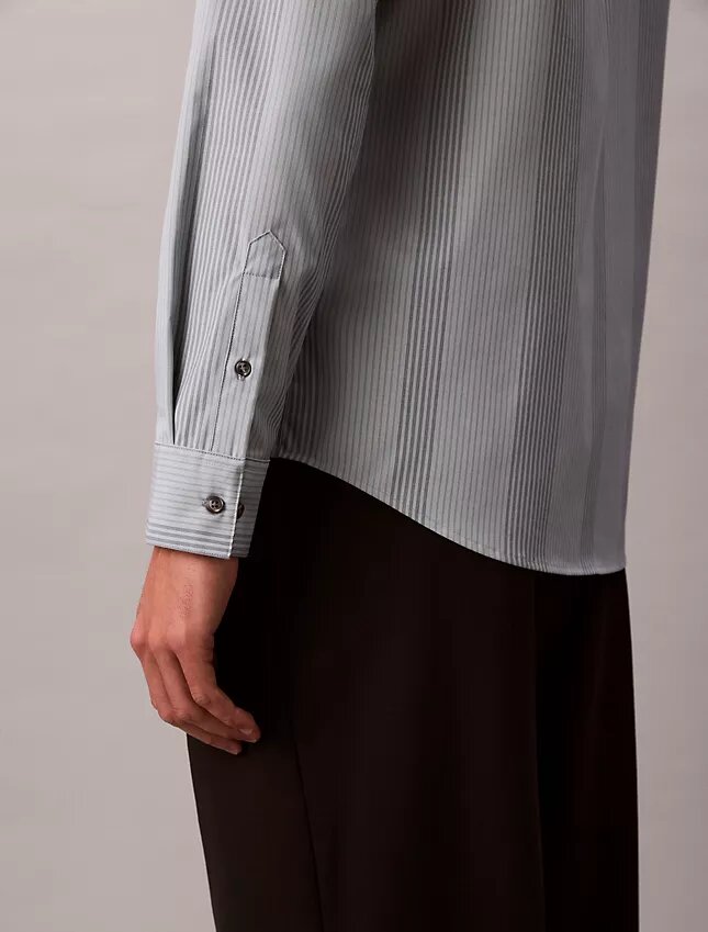 Chemise slim en Supima stretch à rayures teintes dans la masse Chemise slim en Supima stretch à rayures teintes dans la masse