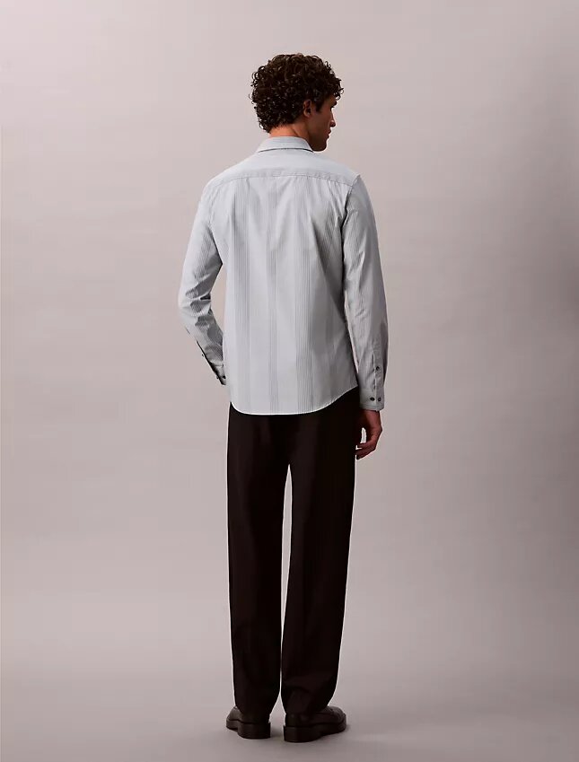 Chemise slim en Supima stretch à rayures teintes dans la masse Chemise slim en Supima stretch à rayures teintes dans la masse