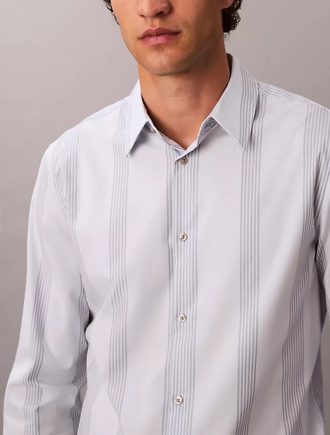 Chemise slim en Supima stretch à rayures teintes dans la masse Chemise slim en Supima stretch à rayures teintes dans la masse