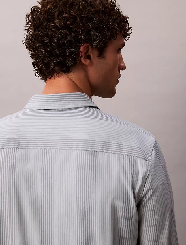 Chemise slim en Supima stretch à rayures teintes dans la masse Chemise slim en Supima stretch à rayures teintes dans la masse