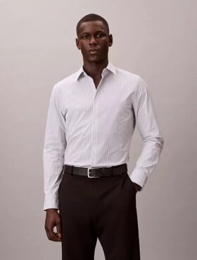 Chemise slim à rayures en tissu technique extensible, col boutonné