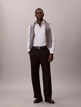 Chemise slim à rayures en tissu technique extensible, col boutonné