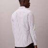 Chemise slim à rayures en tissu technique extensible, col boutonné Chemise slim à rayures en tissu technique extensible, col boutonné