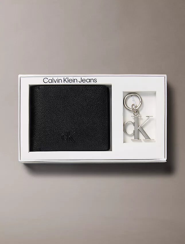 Coffret cadeau comprenant un portefeuille en cuir raffiné et un porte-clés Coffret cadeau comprenant un portefeuille en cuir raffiné et un porte-clés