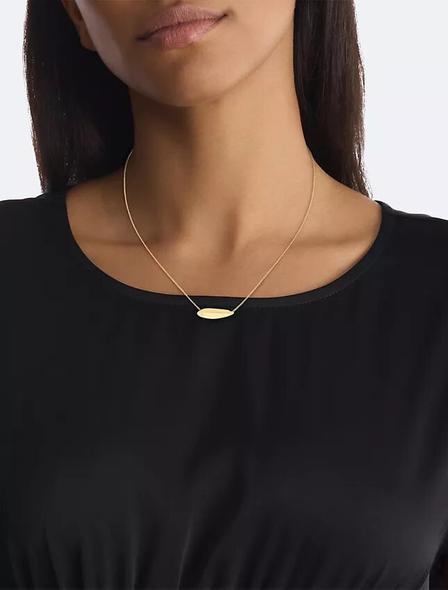 Collier aux contours sculpturaux Collier aux contours sculpturaux