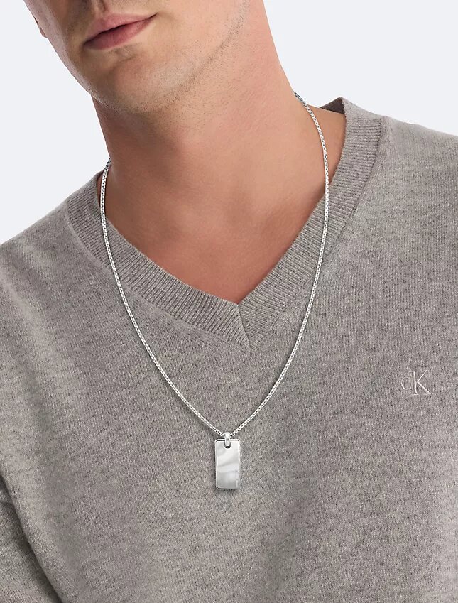 Collier avec pendentif de forme rectangulaire organique Collier avec pendentif de forme rectangulaire organique