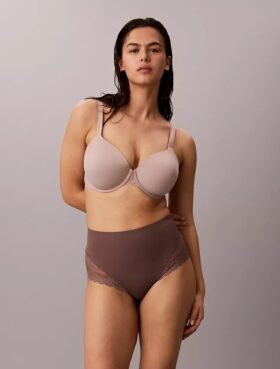 Culotte en dentelle extensible sensuelle