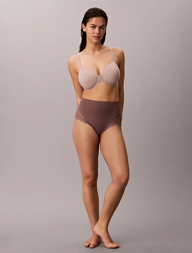 Culotte en dentelle extensible sensuelle Culotte en dentelle extensible sensuelle
