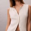 Débardeur en coton lisse à côtes et boutons Débardeur en coton lisse à côtes et boutons