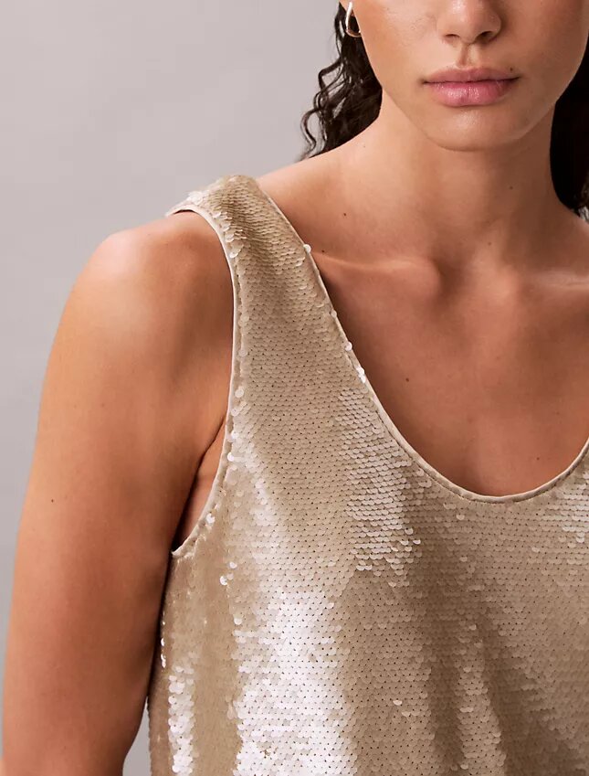 Débardeur à paillettes et encolure dégagée Débardeur à paillettes et encolure dégagée