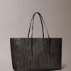 Grand sac fourre-tout avec logo emblématique sur toute la surface et pochette Grand sac fourre-tout avec logo emblématique sur toute la surface et pochette