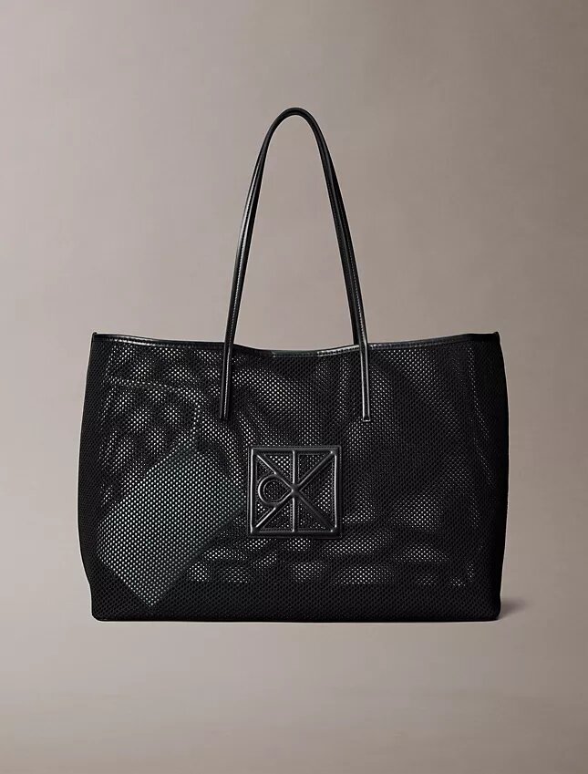 Grand sac fourre-tout en filet avec logo emblématique Grand sac fourre-tout en filet avec logo emblématique