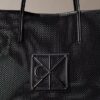 Grand sac fourre-tout en filet avec logo emblématique Grand sac fourre-tout en filet avec logo emblématique