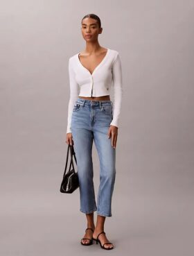 Jean taille haute, court et évasé Jean taille haute, court et évasé