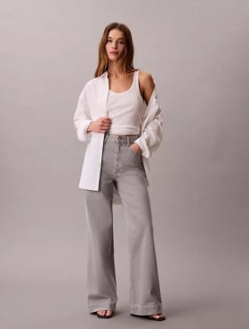 Jeans à taille très haute et jambes larges Jeans à taille très haute et jambes larges