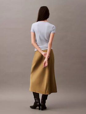 Jupe midi en satin extensible