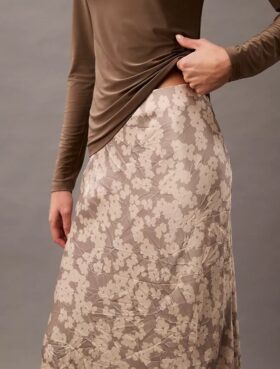 Jupe midi en satin froissé imprimé