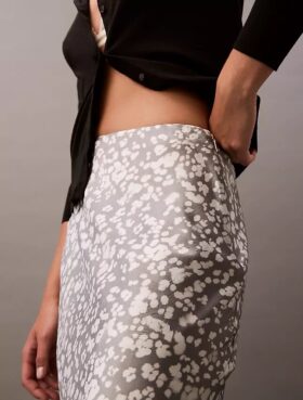 Jupe midi en satin froissé imprimé