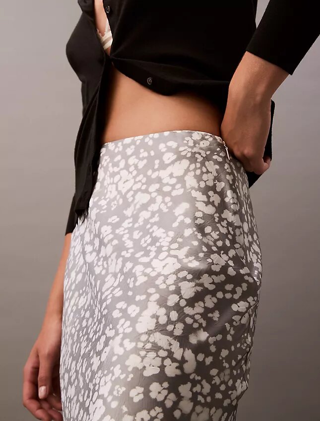 Jupe midi en satin froissé imprimé Jupe midi en satin froissé imprimé
