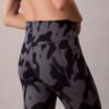 Leggings 7/8 Soft Sport à imprimé abstrait Leggings 7/8 Soft Sport à imprimé abstrait