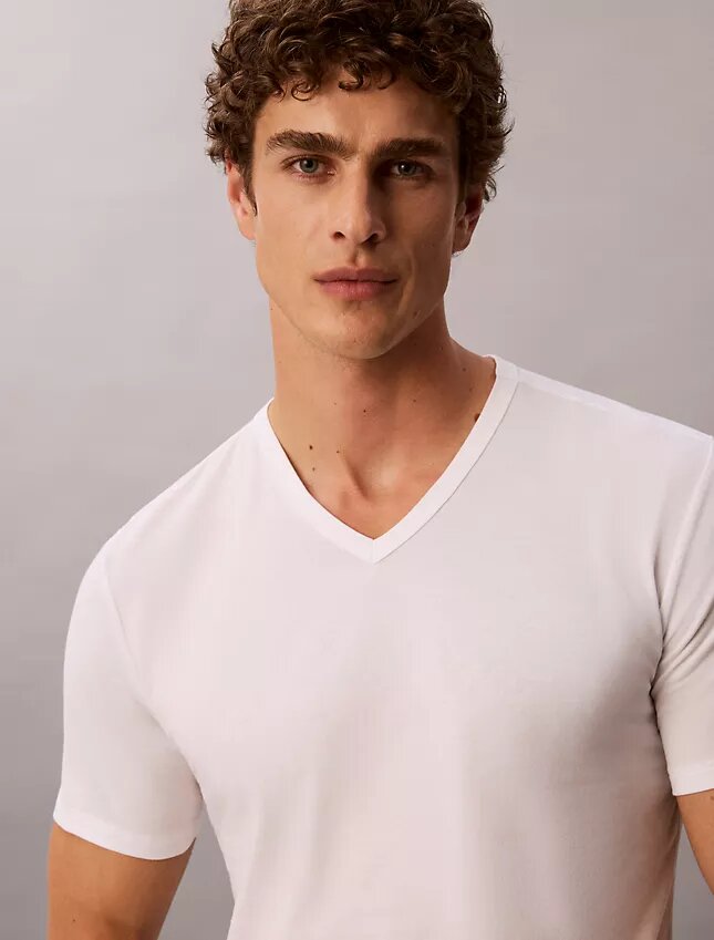 Lot de 3 t-shirts à col en V coupe ajustée en mélange de Cotton Stretch Lot de 3 t-shirts à col en V coupe ajustée en mélange de Cotton Stretch