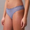 Lot de 3 Thongs en microfibre extensible avec dentelle Lot de 3 Thongs en microfibre extensible avec dentelle