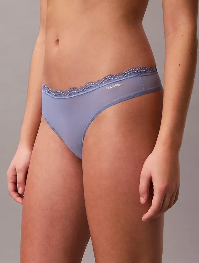 Lot de 3 Thongs en microfibre extensible avec dentelle Lot de 3 Thongs en microfibre extensible avec dentelle