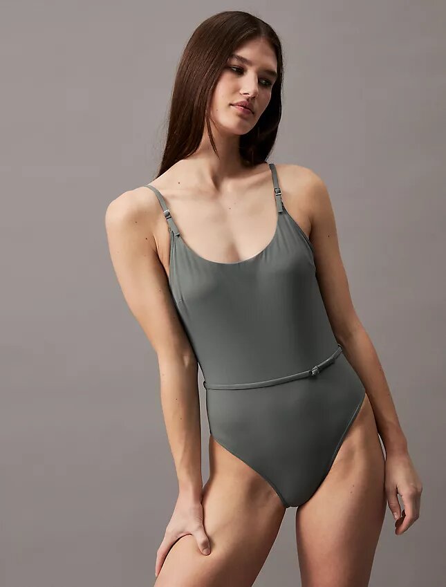 Maillot de bain une pièce à dos nu avec micro-ceinture Maillot de bain une pièce à dos nu avec micro-ceinture