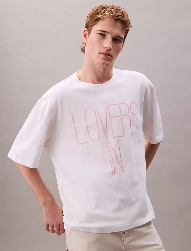Marc Hundley Pride Lovers en t-shirt ample Marc Hundley Pride Lovers en t-shirt ample