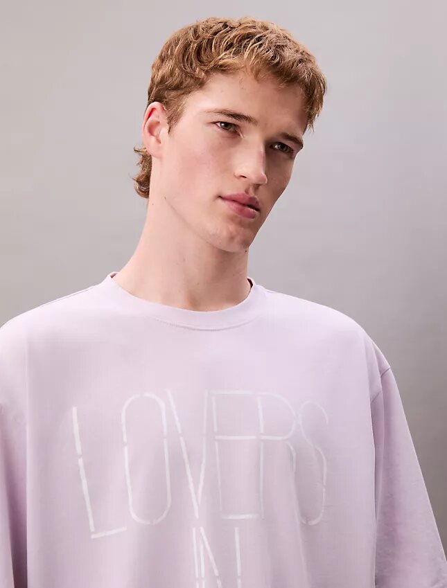 Marc Hundley Pride Lovers en t-shirt ample Marc Hundley Pride Lovers en t-shirt ample