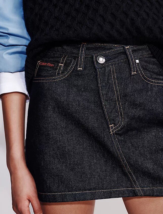 Mini-jupe en denim à taille asymétrique Mini-jupe en denim à taille asymétrique