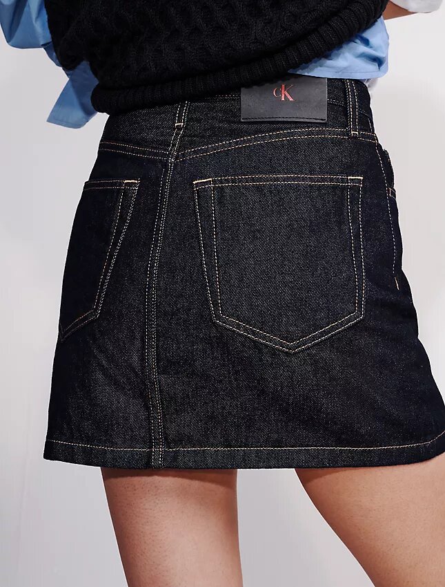 Mini-jupe en denim à taille asymétrique Mini-jupe en denim à taille asymétrique