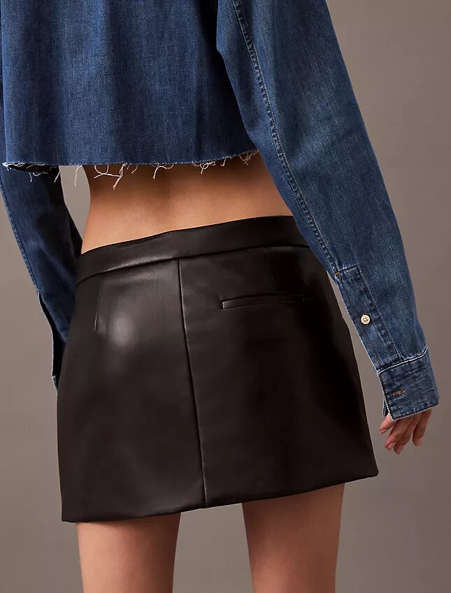 Mini-jupe en simili cuir Mini-jupe en simili cuir