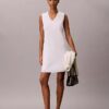 Mini-robe en coton mélangé à encolure en V Mini-robe en coton mélangé à encolure en V
