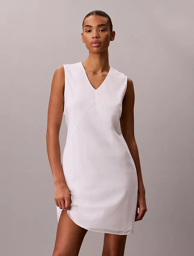 Mini-robe en coton mélangé à encolure en V Mini-robe en coton mélangé à encolure en V