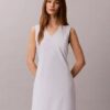 Mini-robe en coton mélangé à encolure en V Mini-robe en coton mélangé à encolure en V
