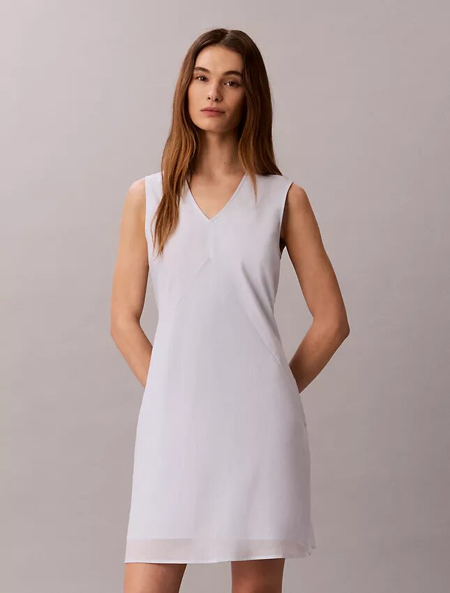 Mini-robe en coton mélangé à encolure en V Mini-robe en coton mélangé à encolure en V
