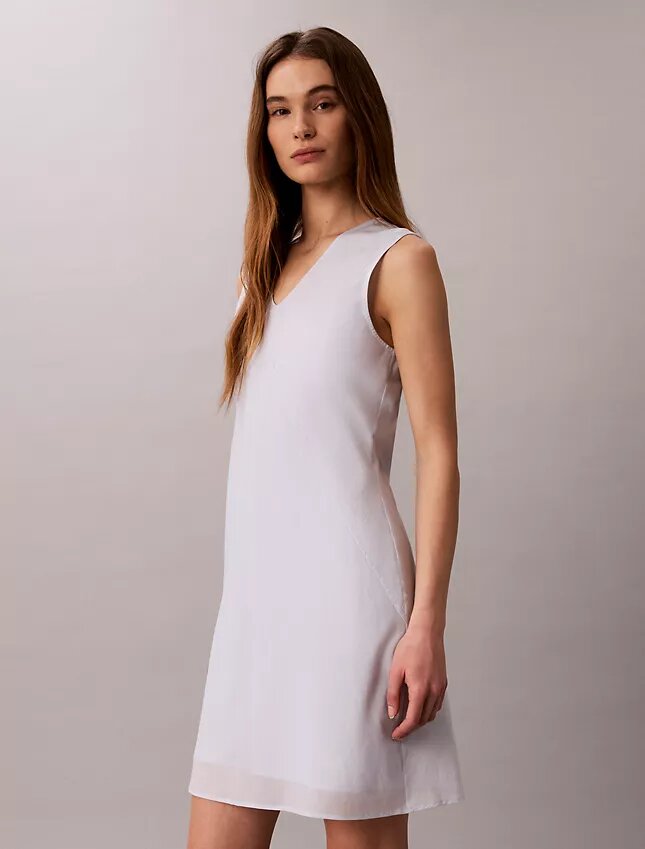Mini-robe en coton mélangé à encolure en V Mini-robe en coton mélangé à encolure en V