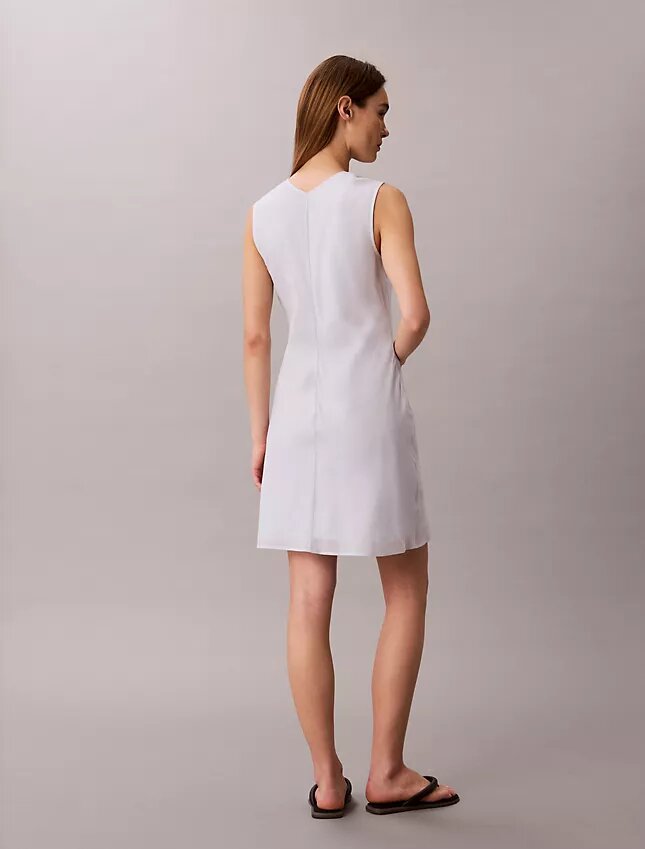 Mini-robe en coton mélangé à encolure en V Mini-robe en coton mélangé à encolure en V