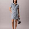 Mini-robe en denim avec ceinture