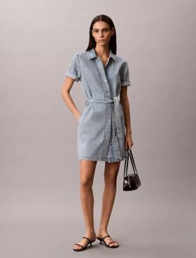 Mini-robe en denim avec ceinture