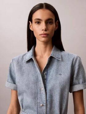 Mini-robe en denim avec ceinture