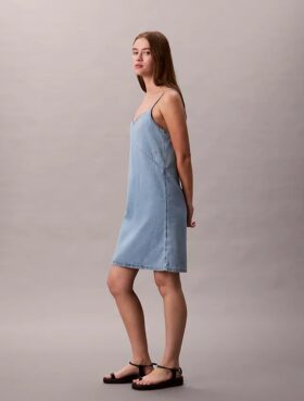 Mini-robe en denim à bretelles