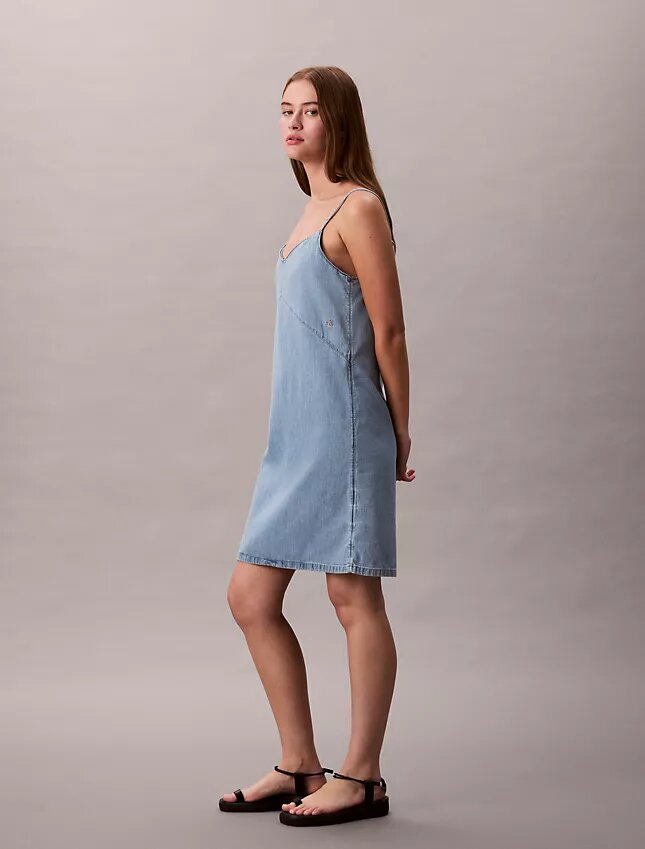 Mini-robe en denim à bretelles Mini-robe en denim à bretelles