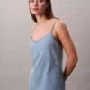 Mini-robe en denim à bretelles Mini-robe en denim à bretelles