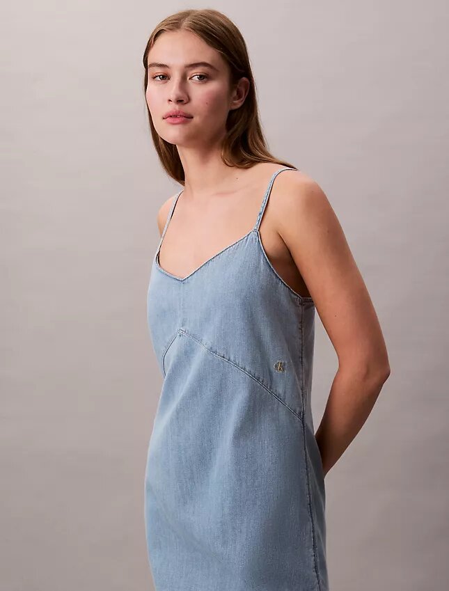 Mini-robe en denim à bretelles Mini-robe en denim à bretelles