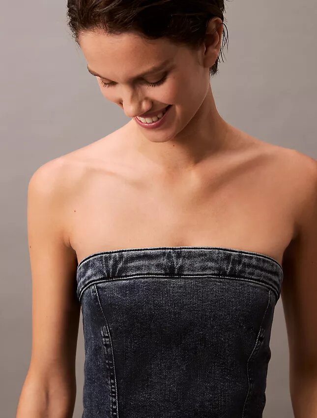 Mini-robe en denim sans bretelles Mini-robe en denim sans bretelles